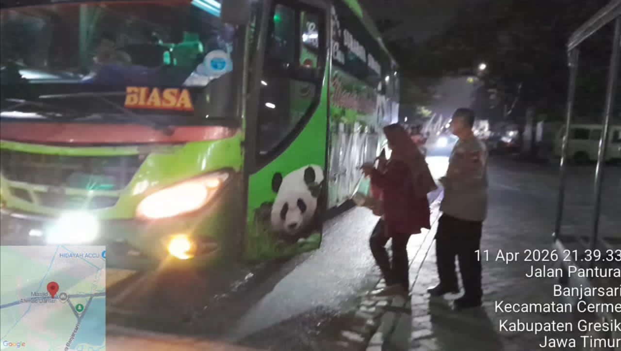 Respon Cepat Polisi Gresik, Bantu Warga Terlantar Hingga Diantar Naik Bus ke Terminal Bunder