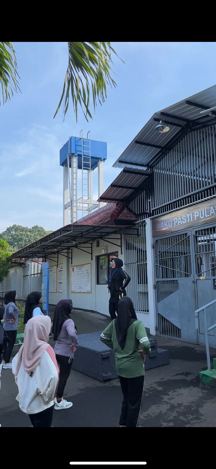 OPTIMALKAN KESEHATAN, PEGAWAI DAN WARGA BINAAN LAPAS BATANG GELAR SENAM BERSAMA